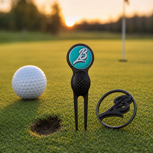 Golf divot tool and marker on a putting green